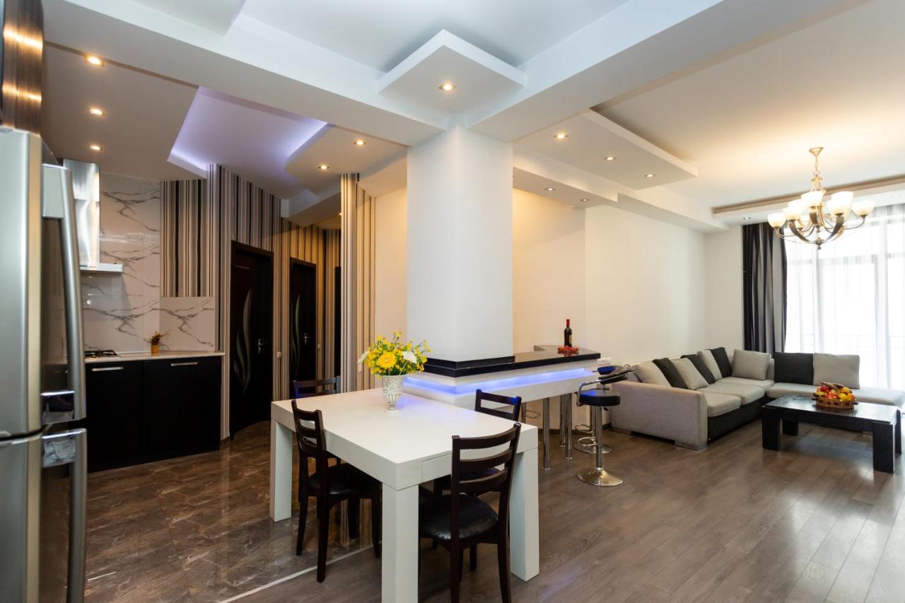 Two Bedroom Apartment In The City Center Tiflis Dış mekan fotoğraf